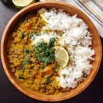 Curry de lentilles vertes au lait de coco avec légumes frais