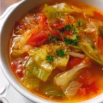 Recette de soupe au chou brûle-graisses avec légumes frais et épices