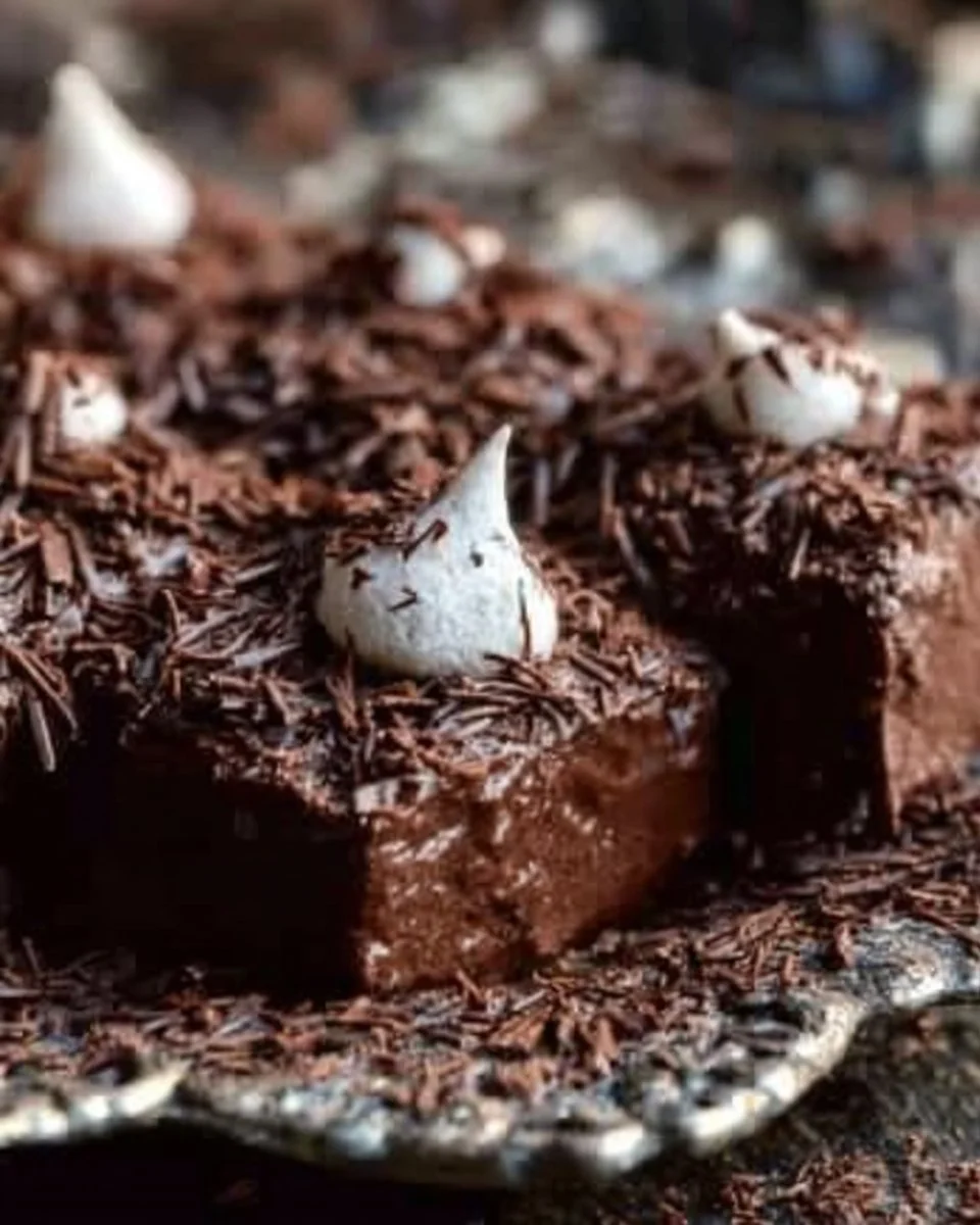 Merveilleux au Chocolat, un délicieux dessert français à base de meringue et crème chocolatée.