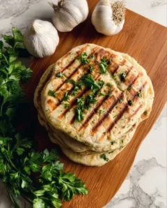 Petits pains plats à l&rsquo;ail et au persil