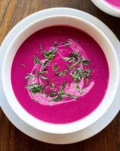 Soupe aux betteraves rôties crémeuse