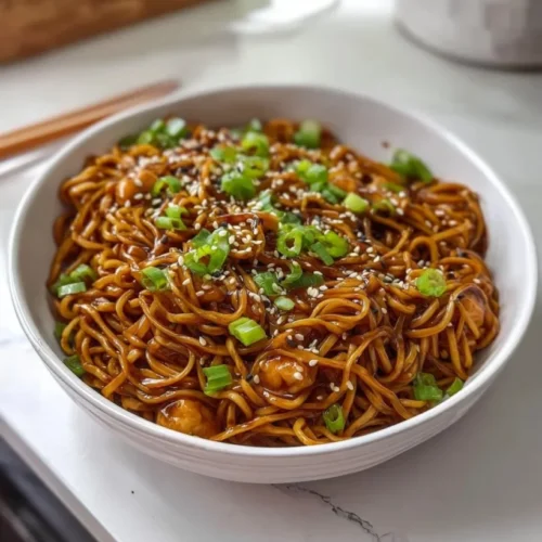 poulet aux nouilles a lail collant 2026 03 10 005248 819x1024 1