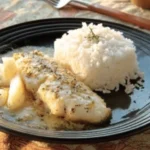 Sauce au beurre, citron et ail accompagnant le tilapia