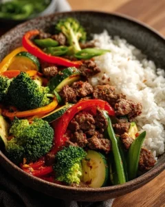 Sauté de bœuf épicé avec riz vapeur