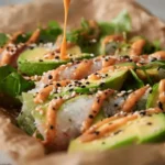 Recette de crevettes croustillantes à l'avocat avec garnitures fraîches