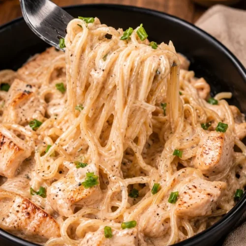 recette rapide de nouilles cremeuses au poulet 2026 07 15 021206 819x1024 1